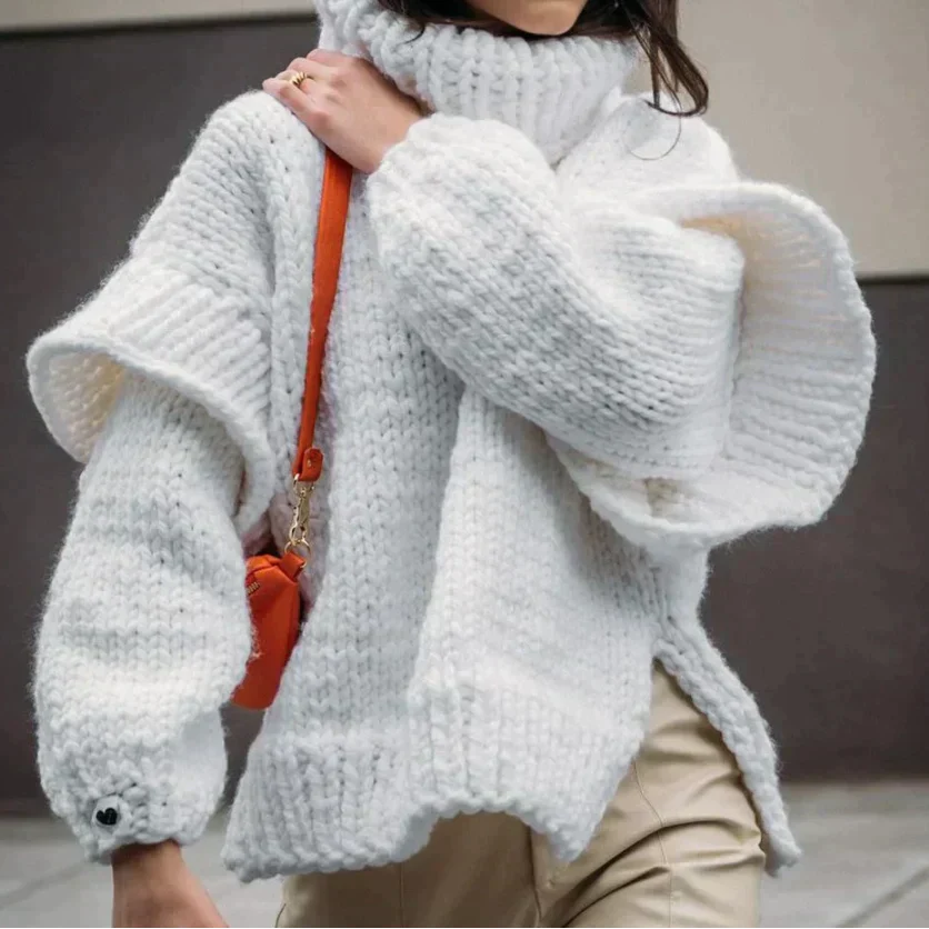 Dames Oversized Coltrui met Hoge Col, Verlaagde Schouders en Grofgebreide Look Wit