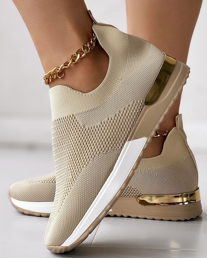 Dames Slip-On Sneakers met Gouden Accenten Beige