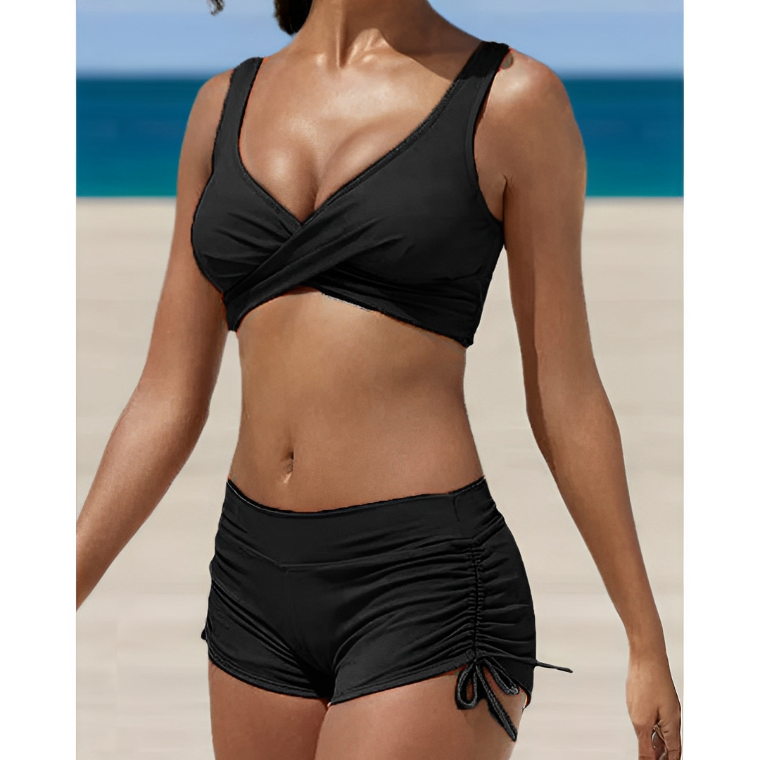 Dames Bikini Set met Crossover Top, V-hals en Geplooide Shorts Zwart