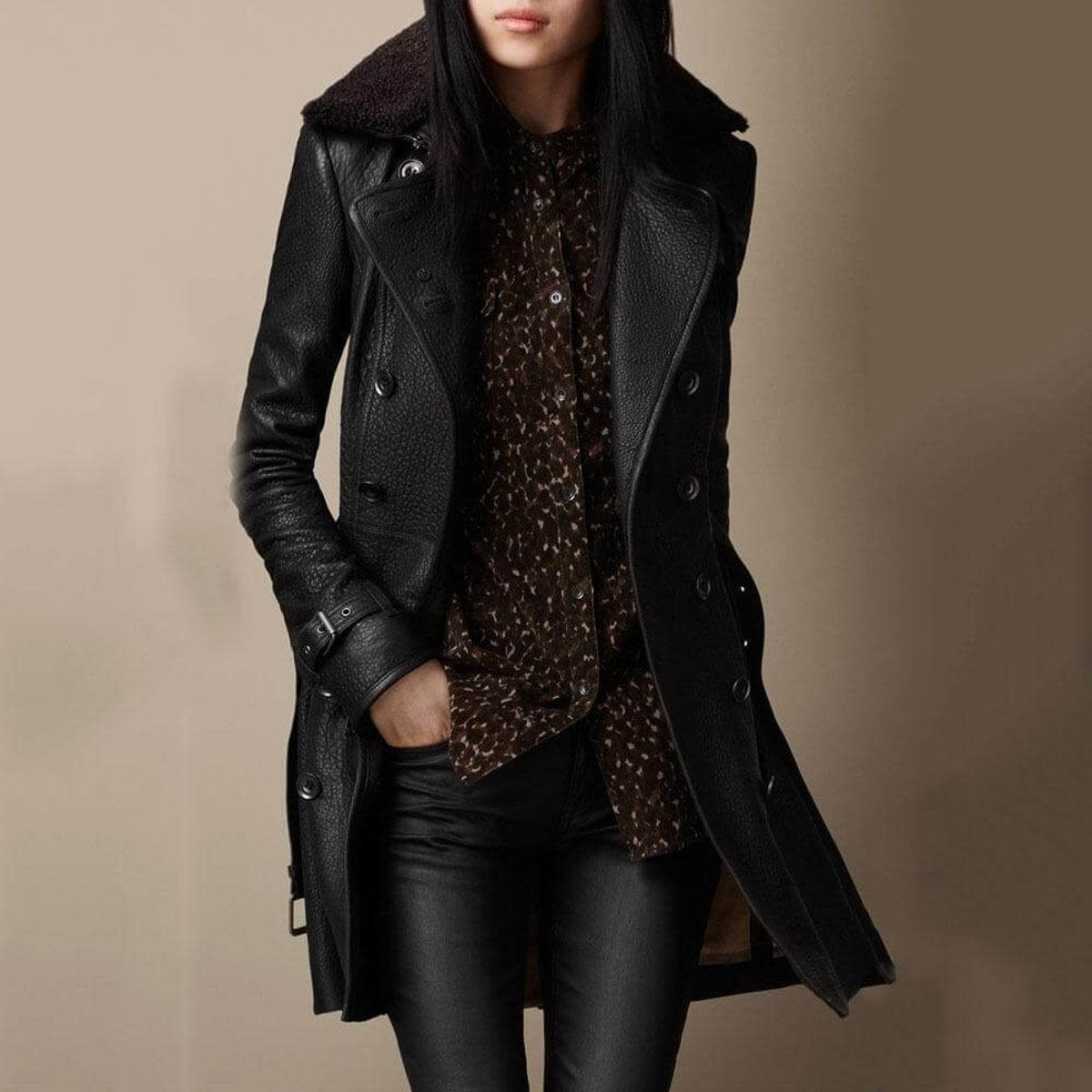 Dames Imitatieleren Jas met Shearling Kraag, Dubbele Knopenrij en Riemmanchetten