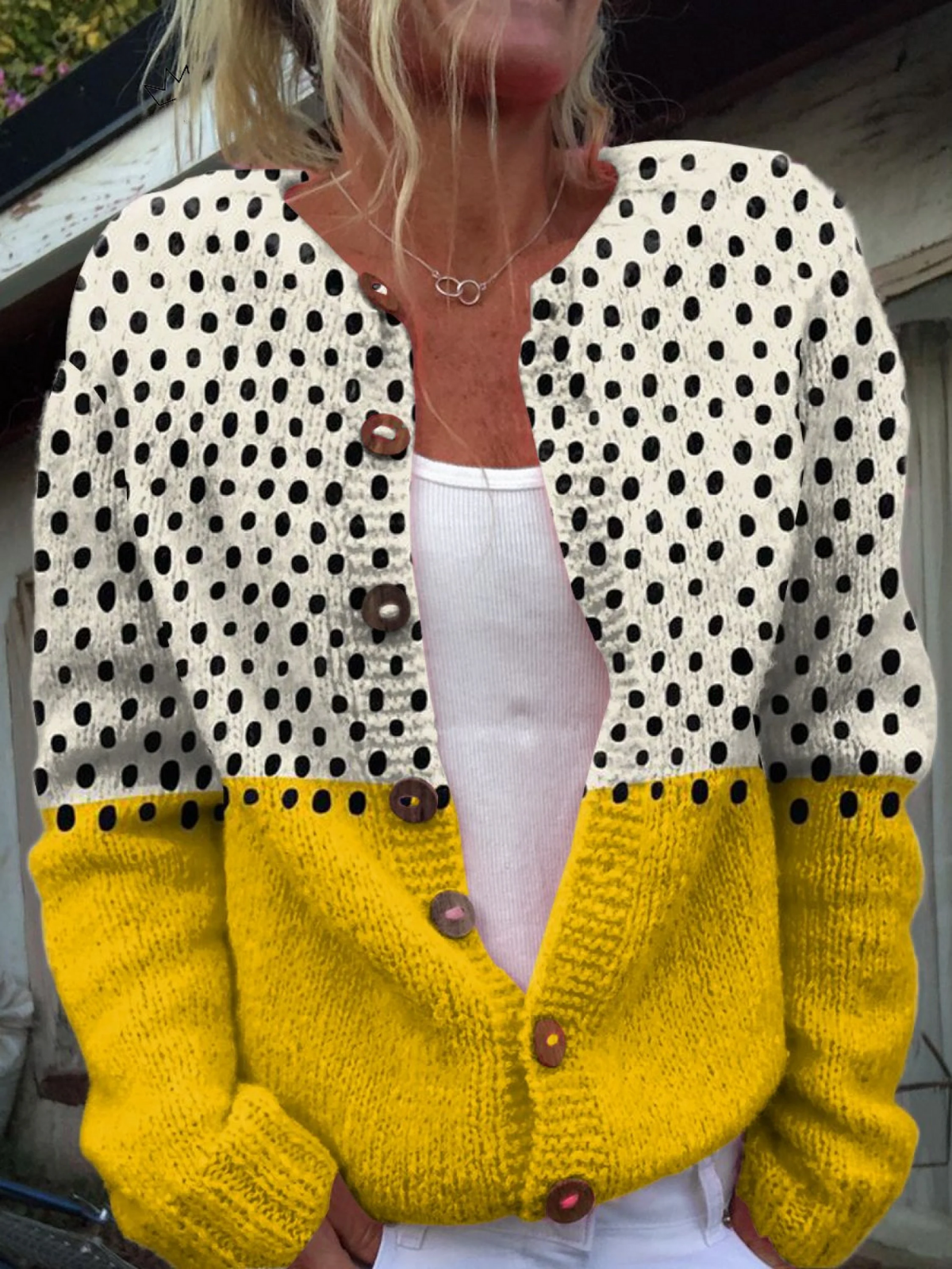 Dames Tweekleurige Cardigan met Stippenprint en Houten Knopen Geel