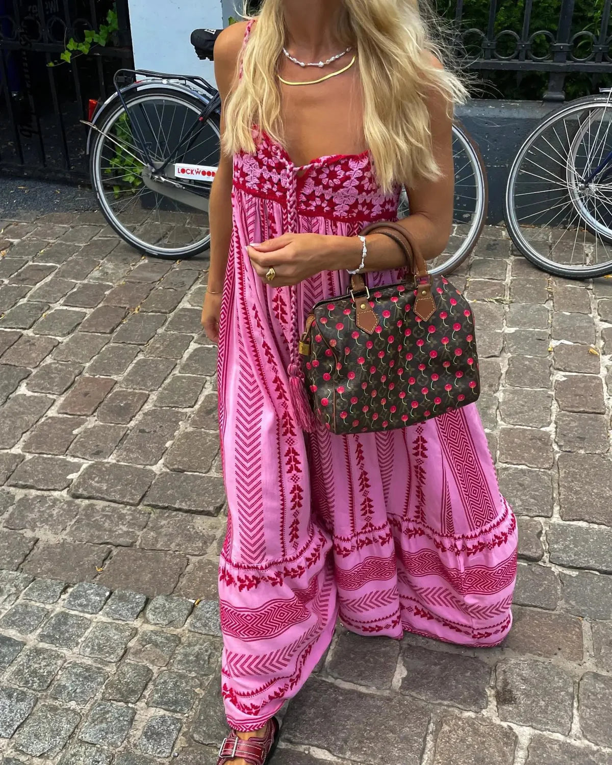 Dames Lange Zomerjurk met Rechte Halslijn en Borduurwerk Roze