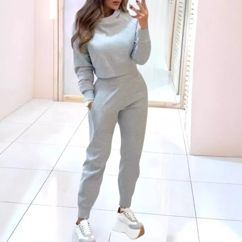 Dames Trainingspak met Cropped Sweater en Aansluitende Broek 3