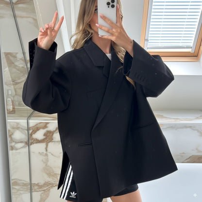 Dames Zwarte Oversized Blazer met Trendy Pasvorm en Verfijnde Afwerking 2