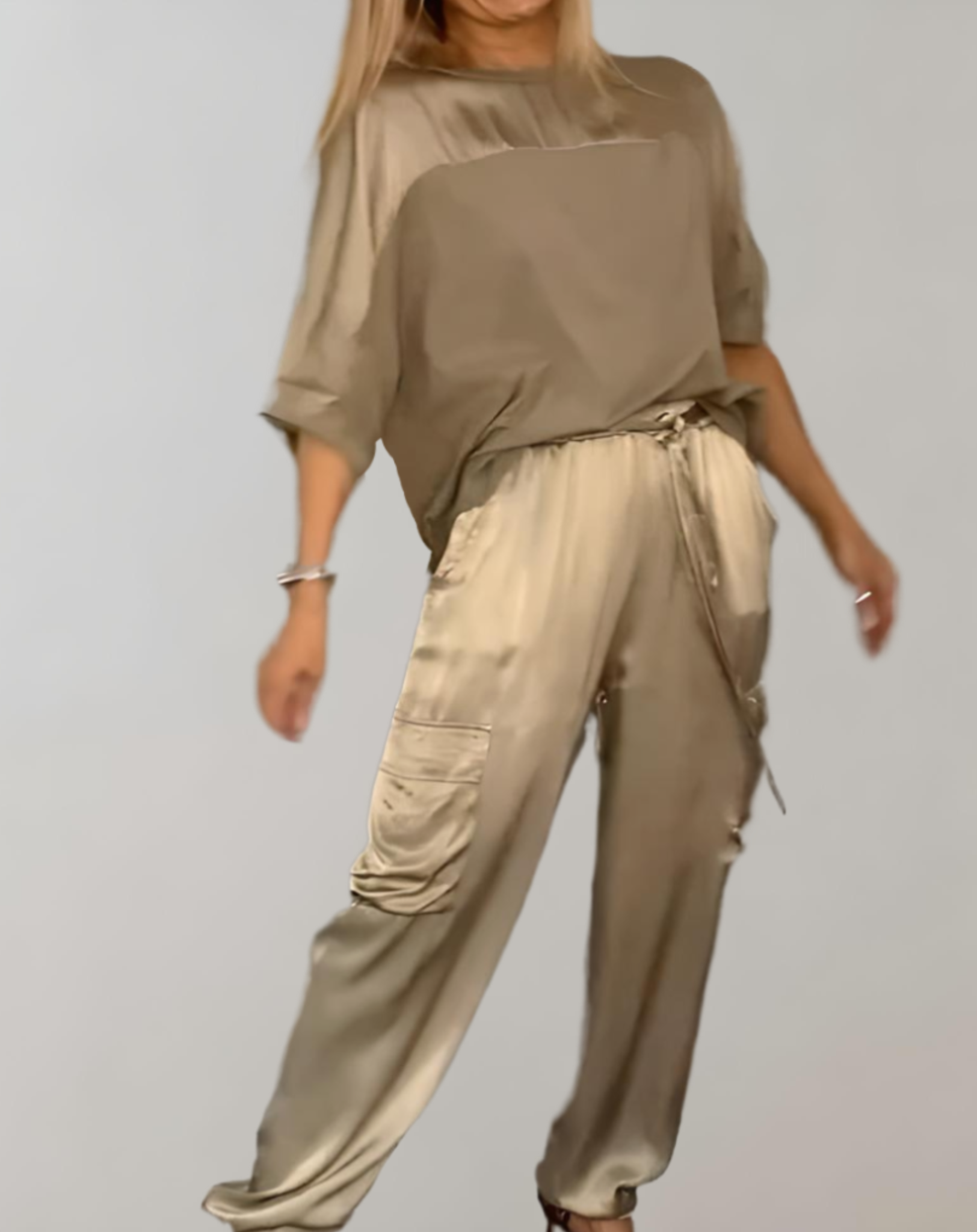 Vrouwen Stijlset met 3/4 Mouwen en Cargo Broek voor Elegante Gelegenheden 2