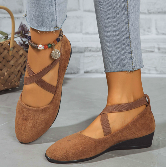Dames Ballerina Flats met Gekruiste Elastische Bandjes en Ronde Neus Bruin