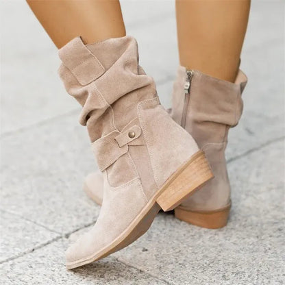 Dames Boots met Lage Hak, Ronde Neus en Geplooid Schafte Detail Abrikoos