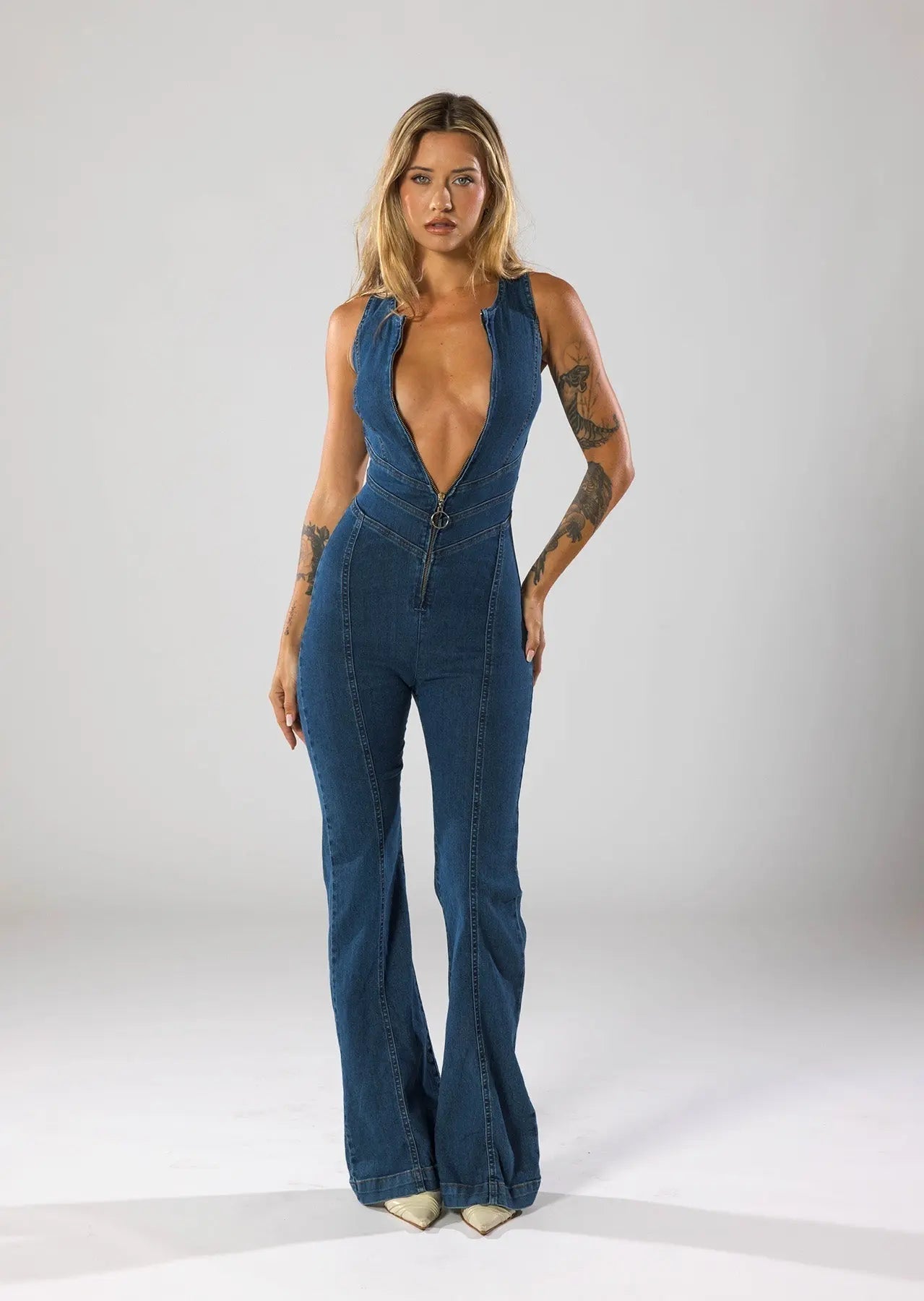 Dames Denim Jumpsuit Mouwloos met Diepe V-hals en Wijduitlopende Pijpen