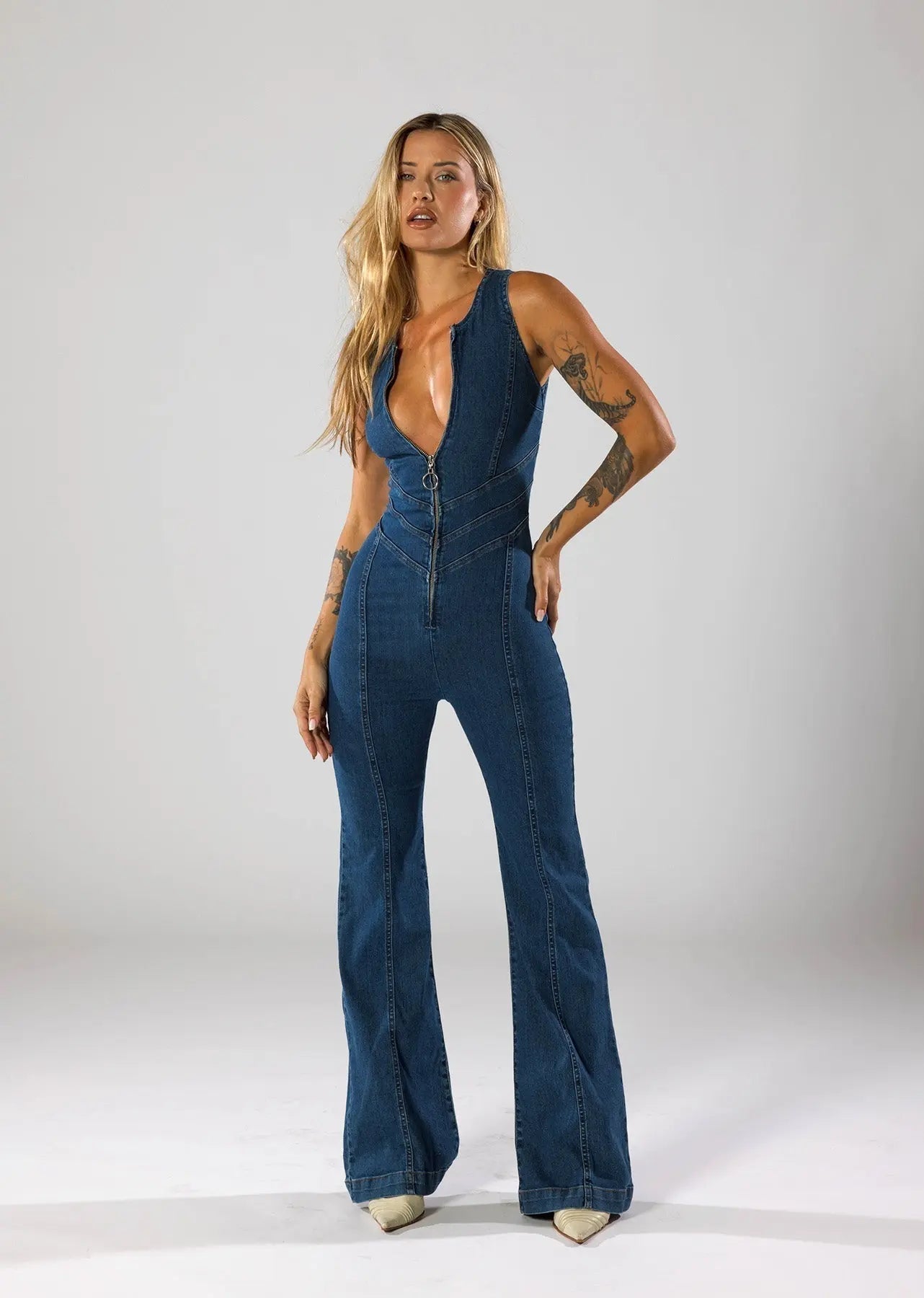 Dames Denim Jumpsuit Mouwloos met Diepe V-hals en Wijduitlopende Pijpen