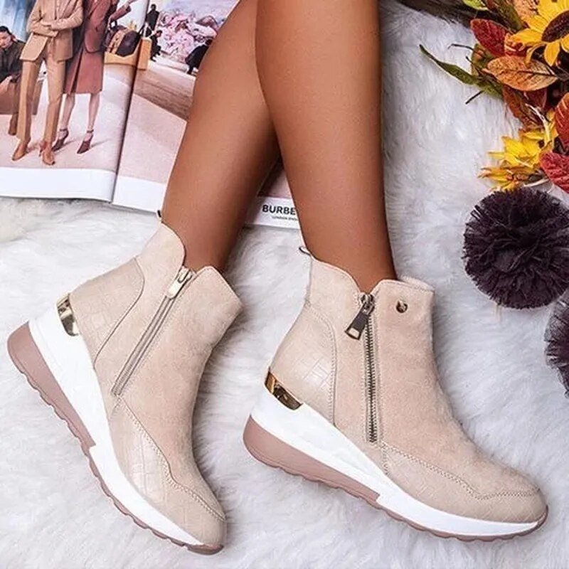 Dames Enkelboots met Sleehak en Ritssluiting Beige