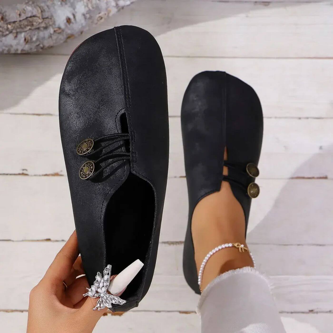 Dames Flats met Ronde Neus en Vintage Knopen Zwart