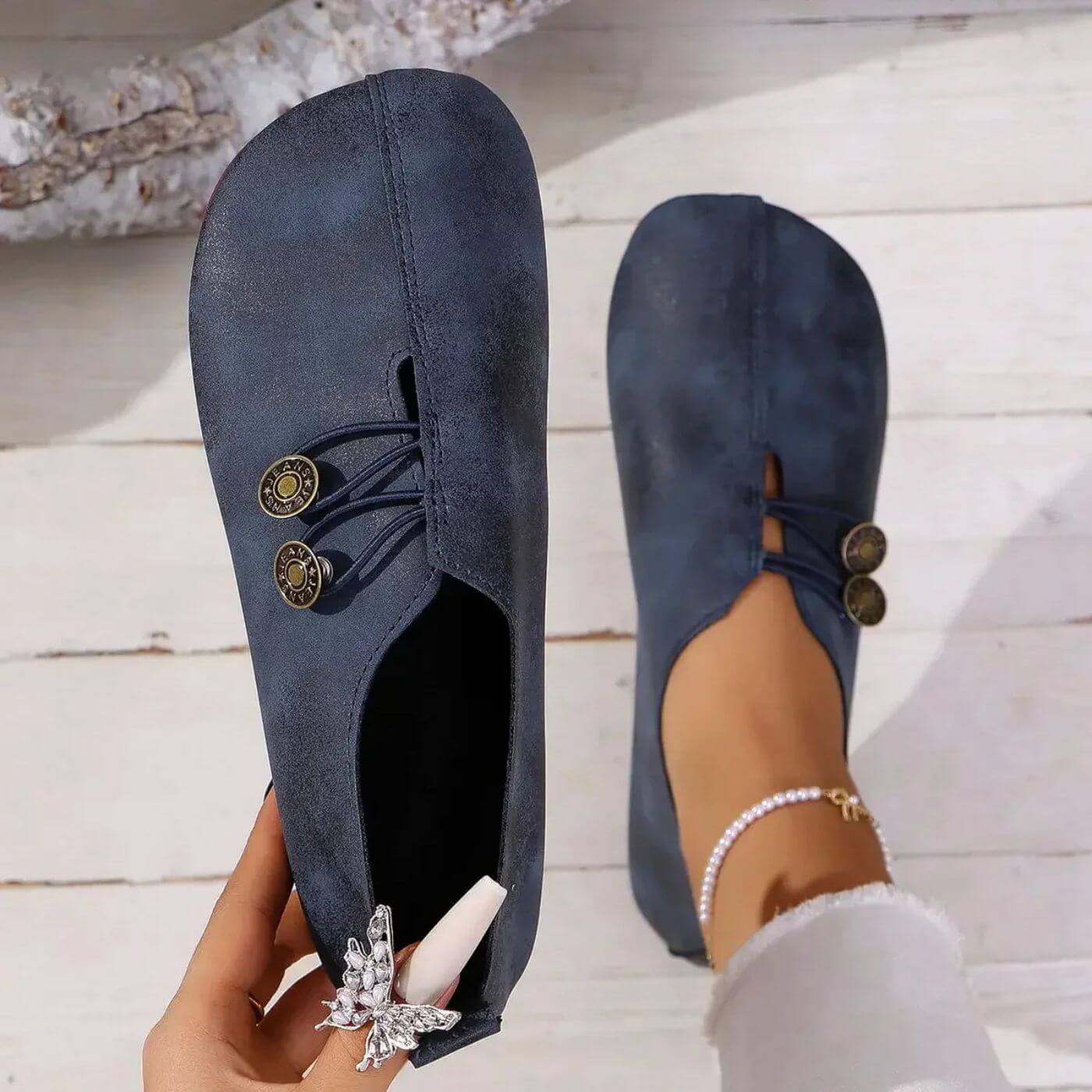 Dames Flats met Ronde Neus en Vintage Knopen Blauw