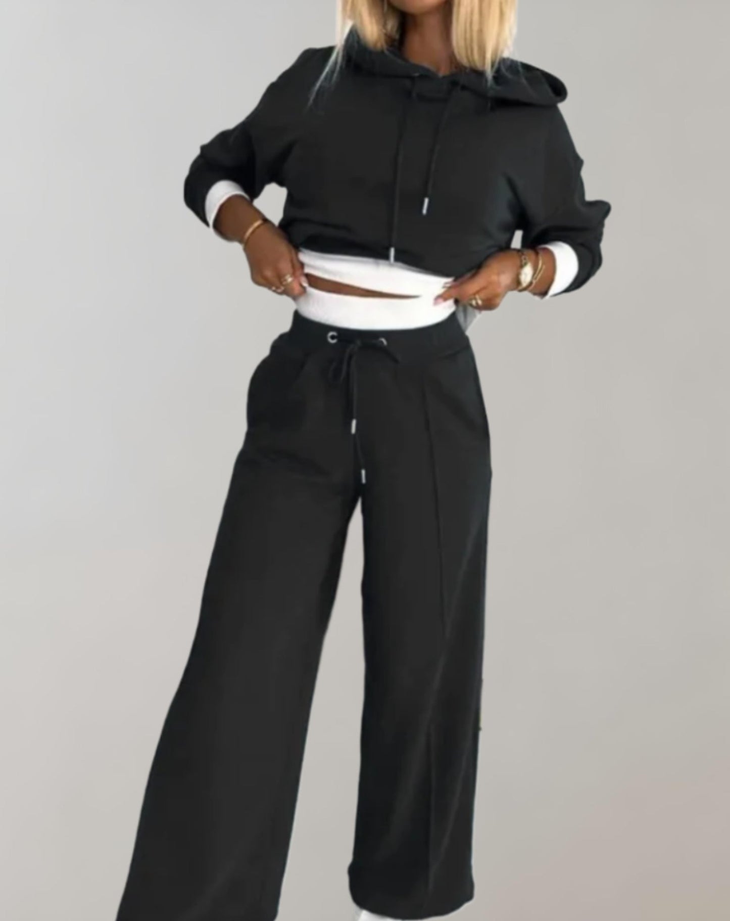Dames Joggingpak met Crop Hoodie en Wide Leg Broek Zwart