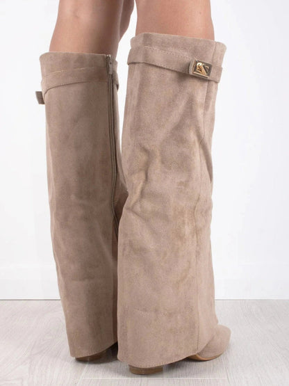 Dames Kniehoge Fold-Over Boots met Gouden Detail en Puntneus