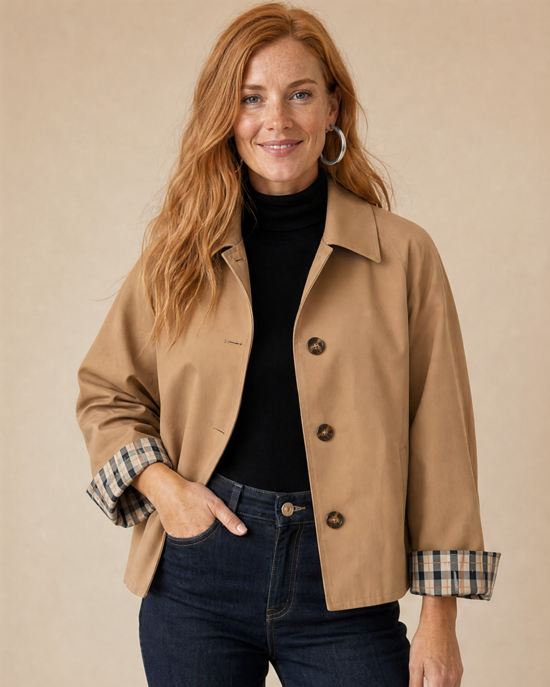 Dames Korte Jas met Knoopsluiting en Geruite Manchetten Camel