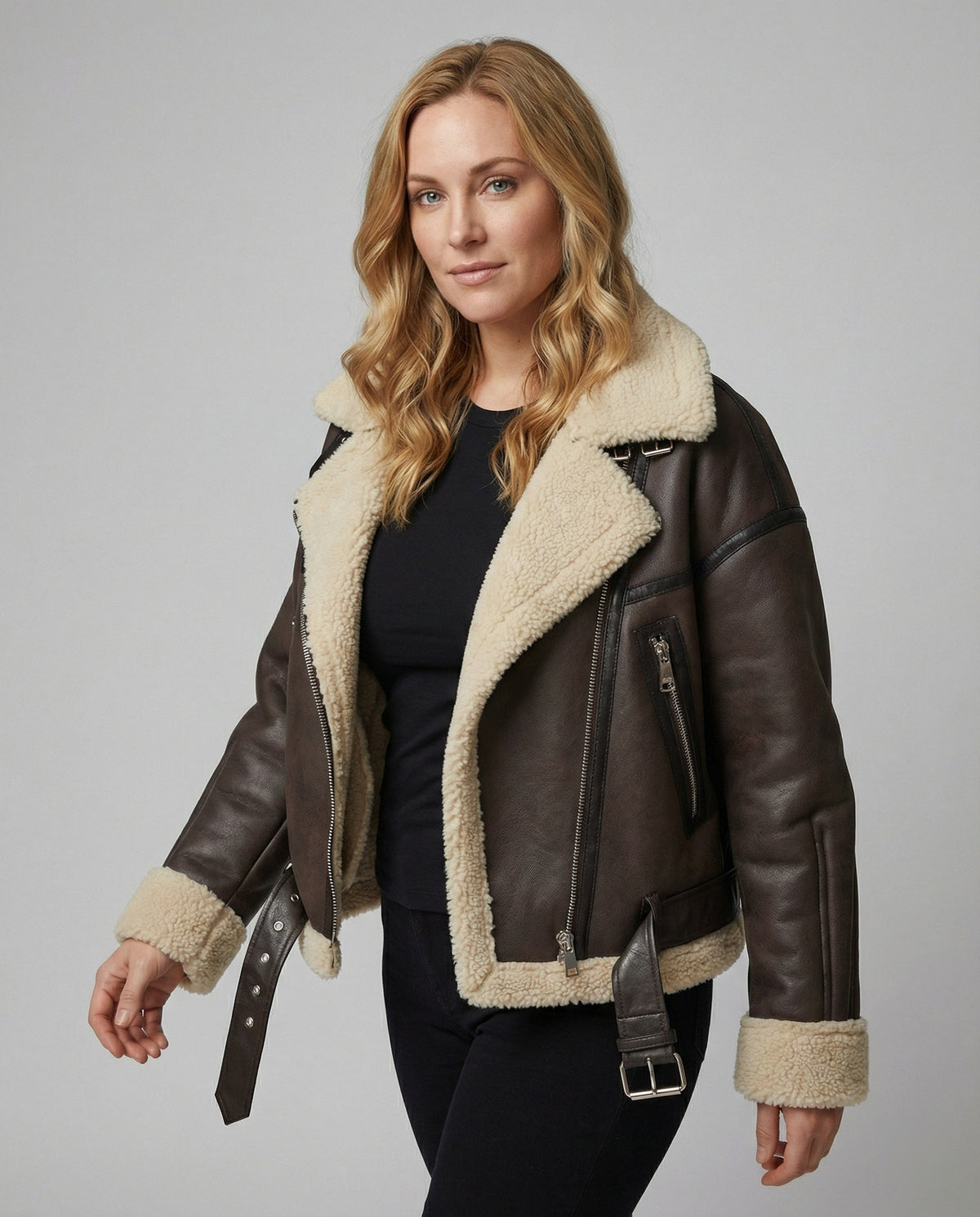 Dames Korte Jas met Teddyvoering, Revers en Riem Donkerbruin