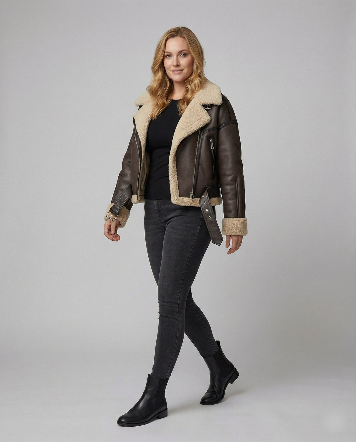 Dames Korte Jas met Teddyvoering, Revers en Riem