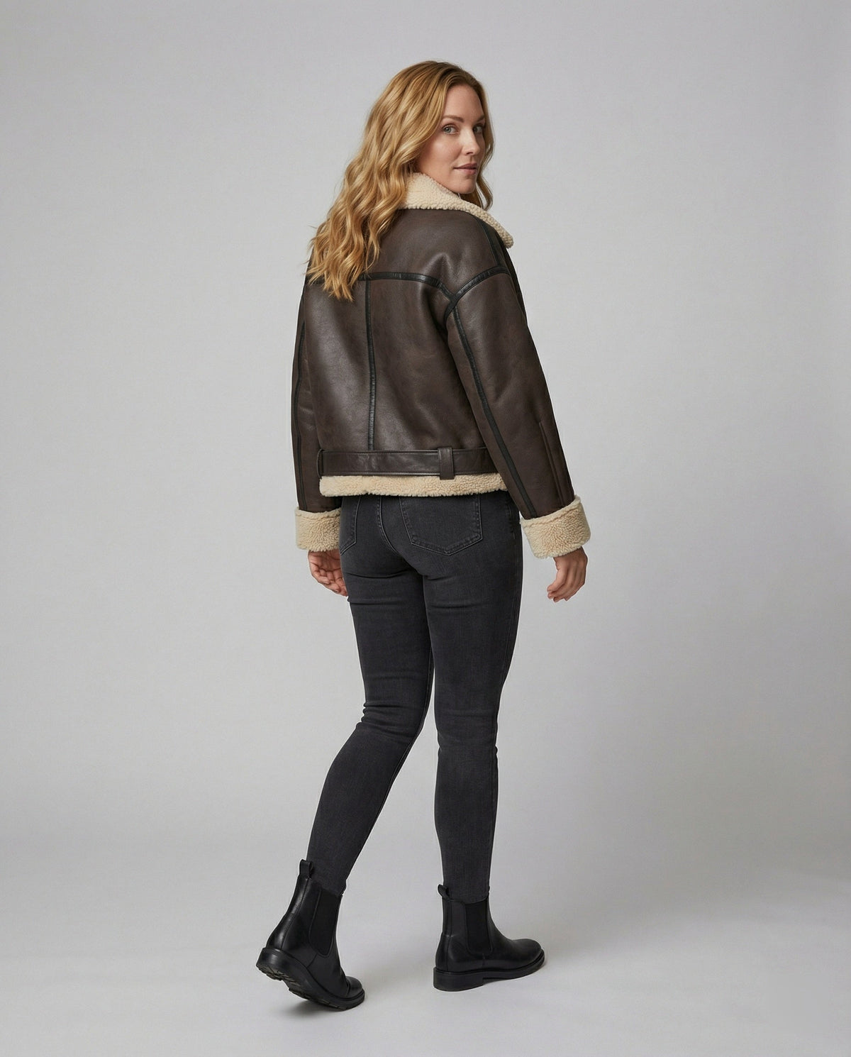 Dames Korte Jas met Teddyvoering, Revers en Riem