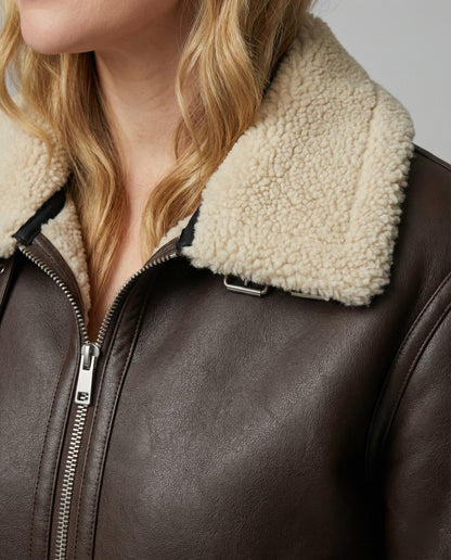 Dames Korte Jas met Teddyvoering, Revers en Riem