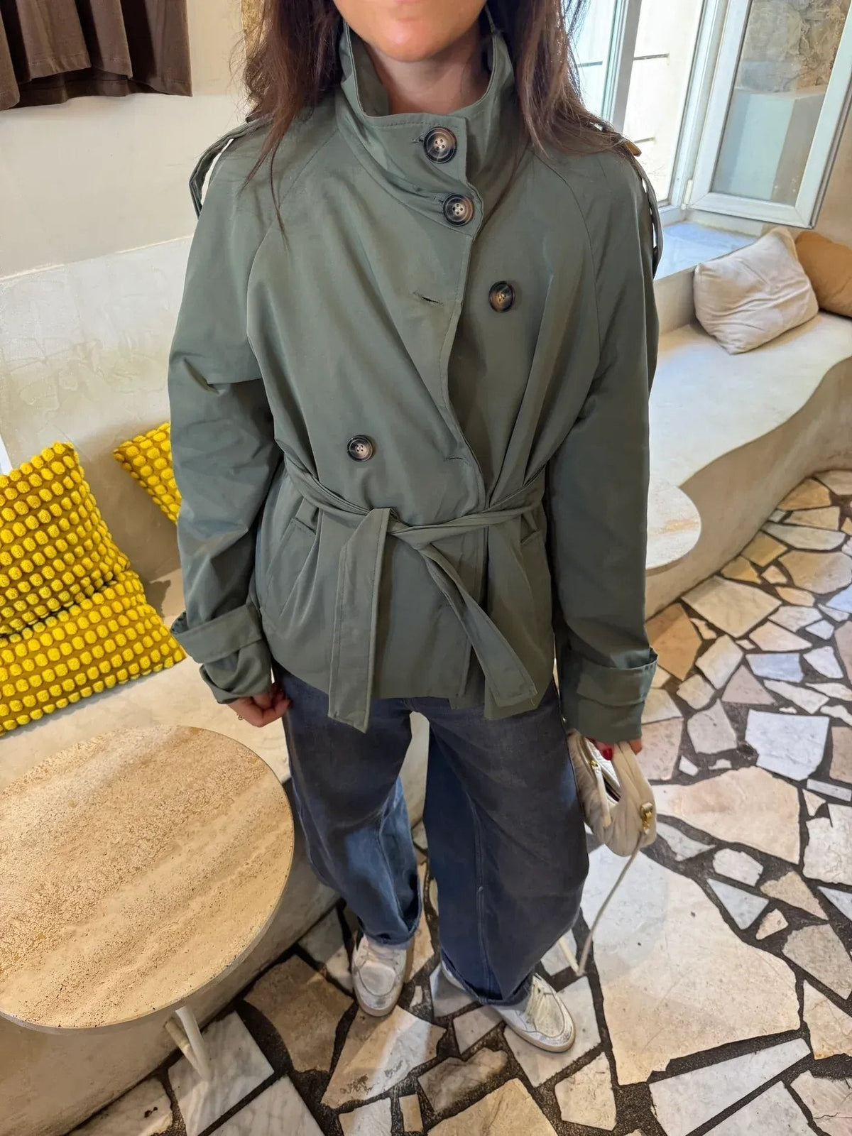 Dames Korte Trench Coat met Dubbele Knoopsluiting, Hoge Kraag en Taillegordel Donkergroen