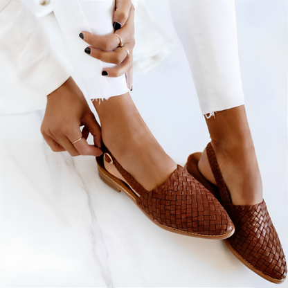 Dames Loafers met Gevlochten Neus en Slingback Gesp Donkerbruin