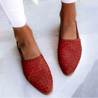 Dames Loafers met Gevlochten Neus en Slingback Gesp Rood