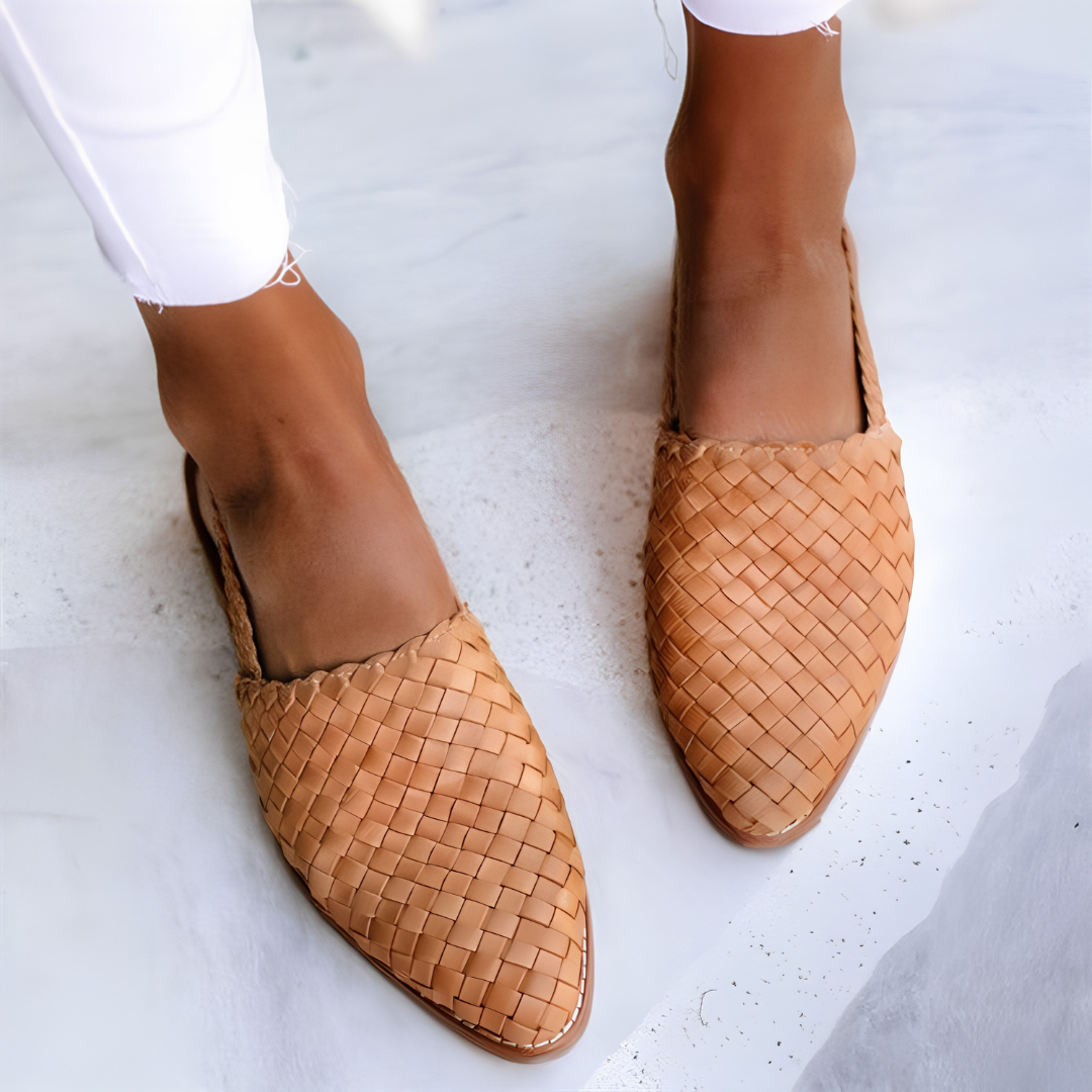 Dames Loafers met Gevlochten Neus en Slingback Gesp Lichtbruin