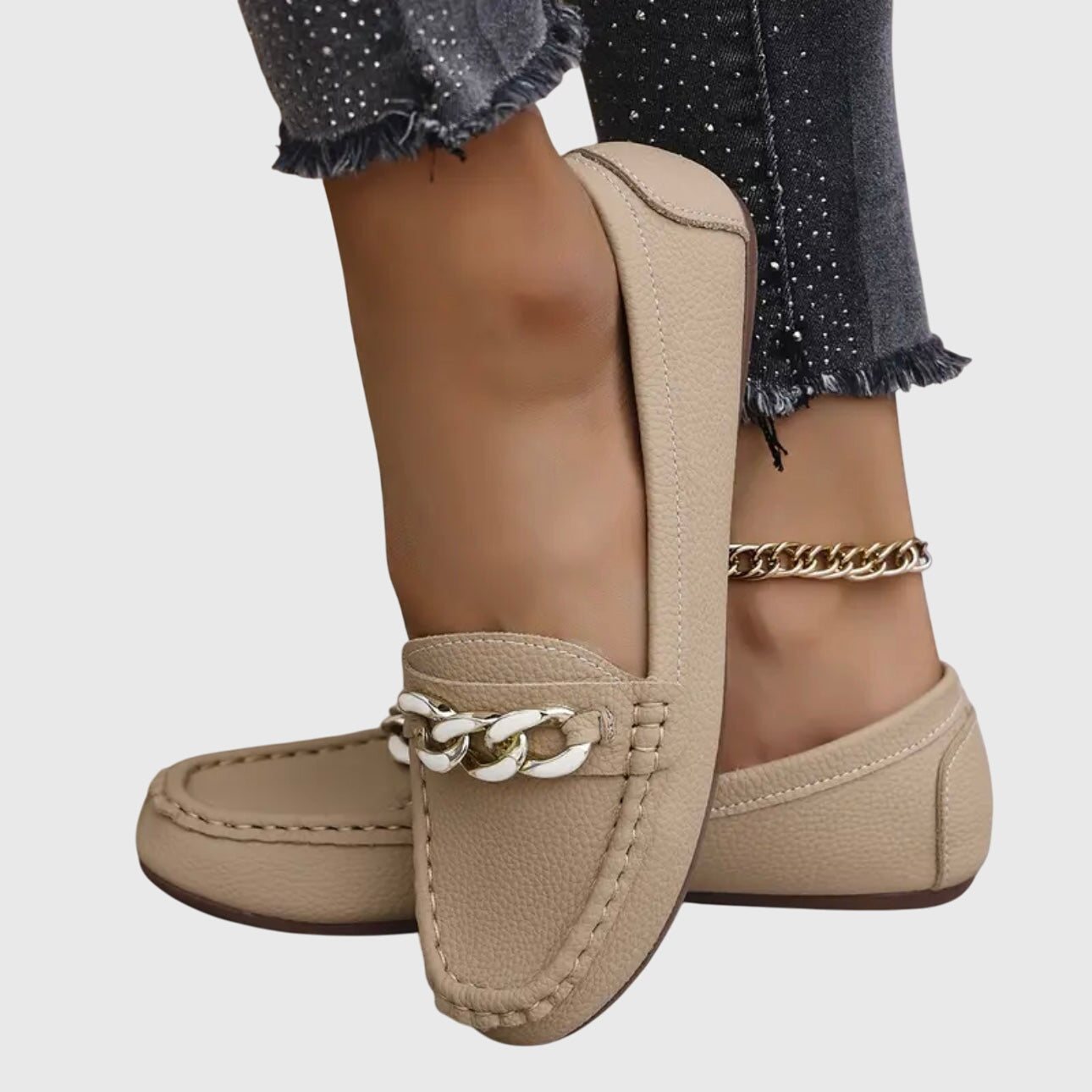 Dames Loafers met Gouden Kettingdetail en Platte Zool Beige