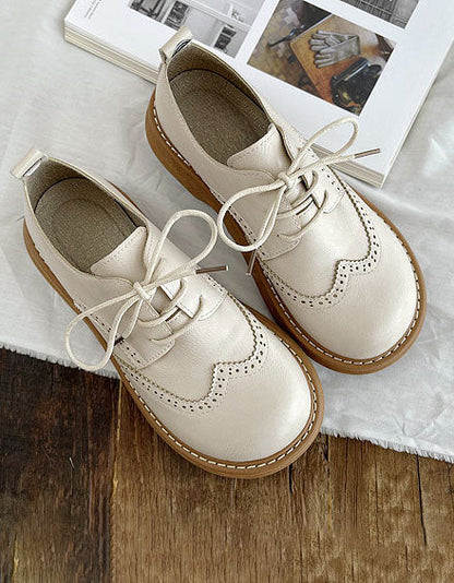 Dames Oxford Schoenen met Brede Vierkante Neus en Brogue Details Ivoor