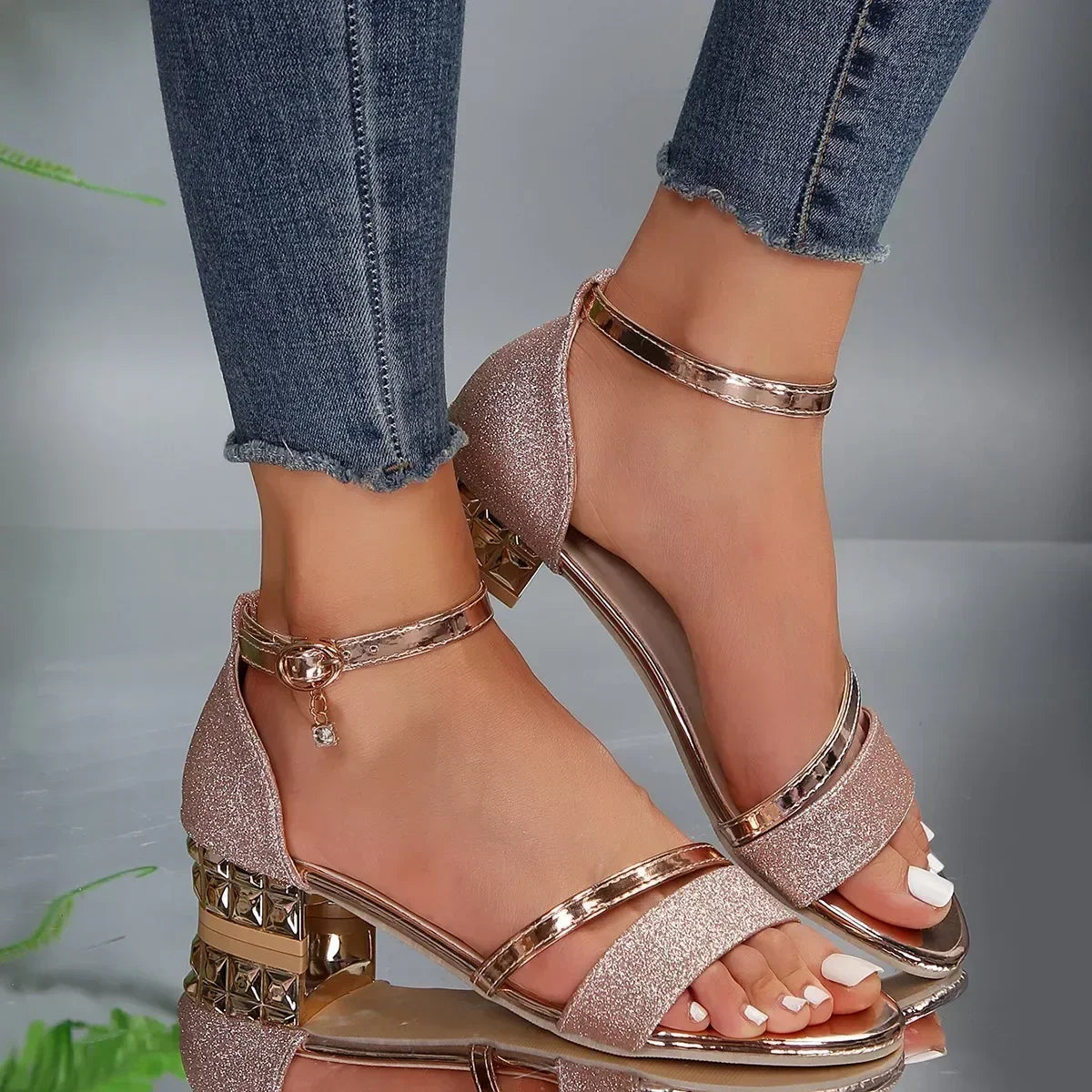 Dames Sandalen met Enkelbandjes en Sierlijke Blokhak