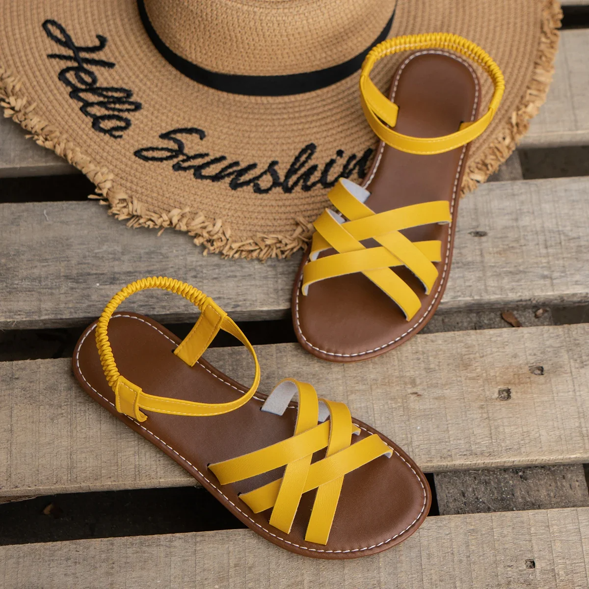 Dames Sandalen met Gekruiste Bandjes en Elastische Enkelband Geel