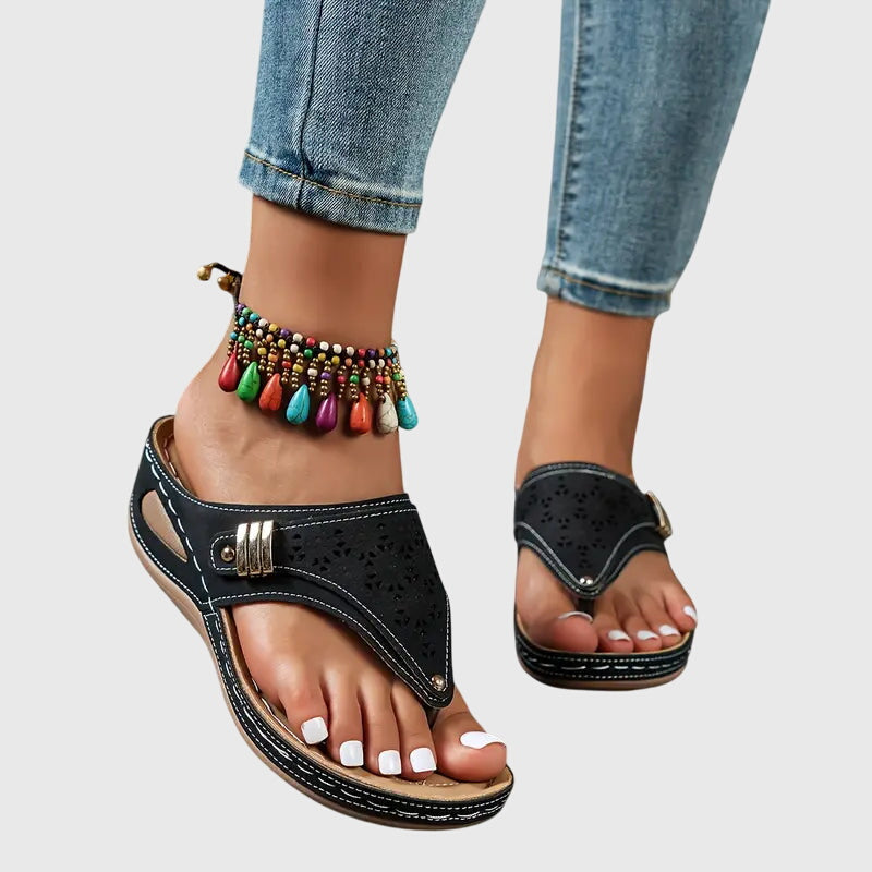 Dames Sandalen met Teenpost en Sleehak met Uitsneden