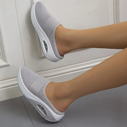 Dames Slip-on Slippers met Gestructureerde Zool en Brede Bandage