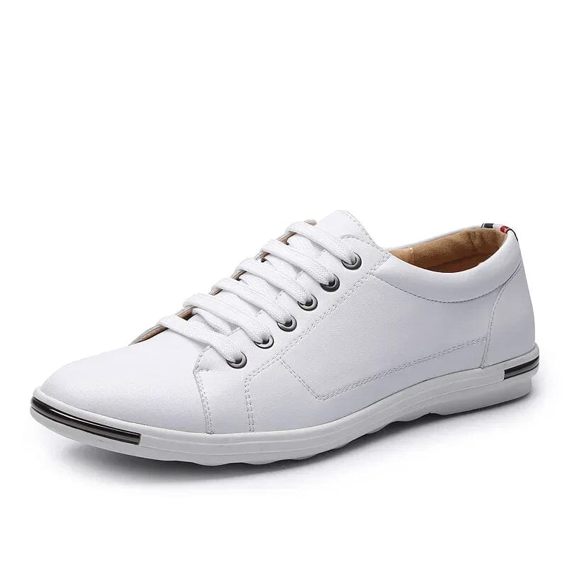 Dames Sneakers met Strakke Neus en Metalen Zooldetail Wit