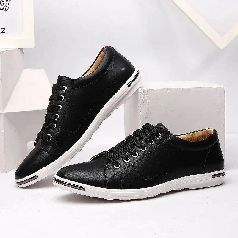 Dames Sneakers met Strakke Neus en Metalen Zooldetail