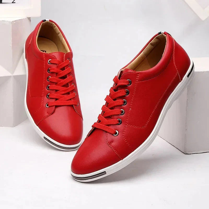 Dames Sneakers met Strakke Neus en Metalen Zooldetail