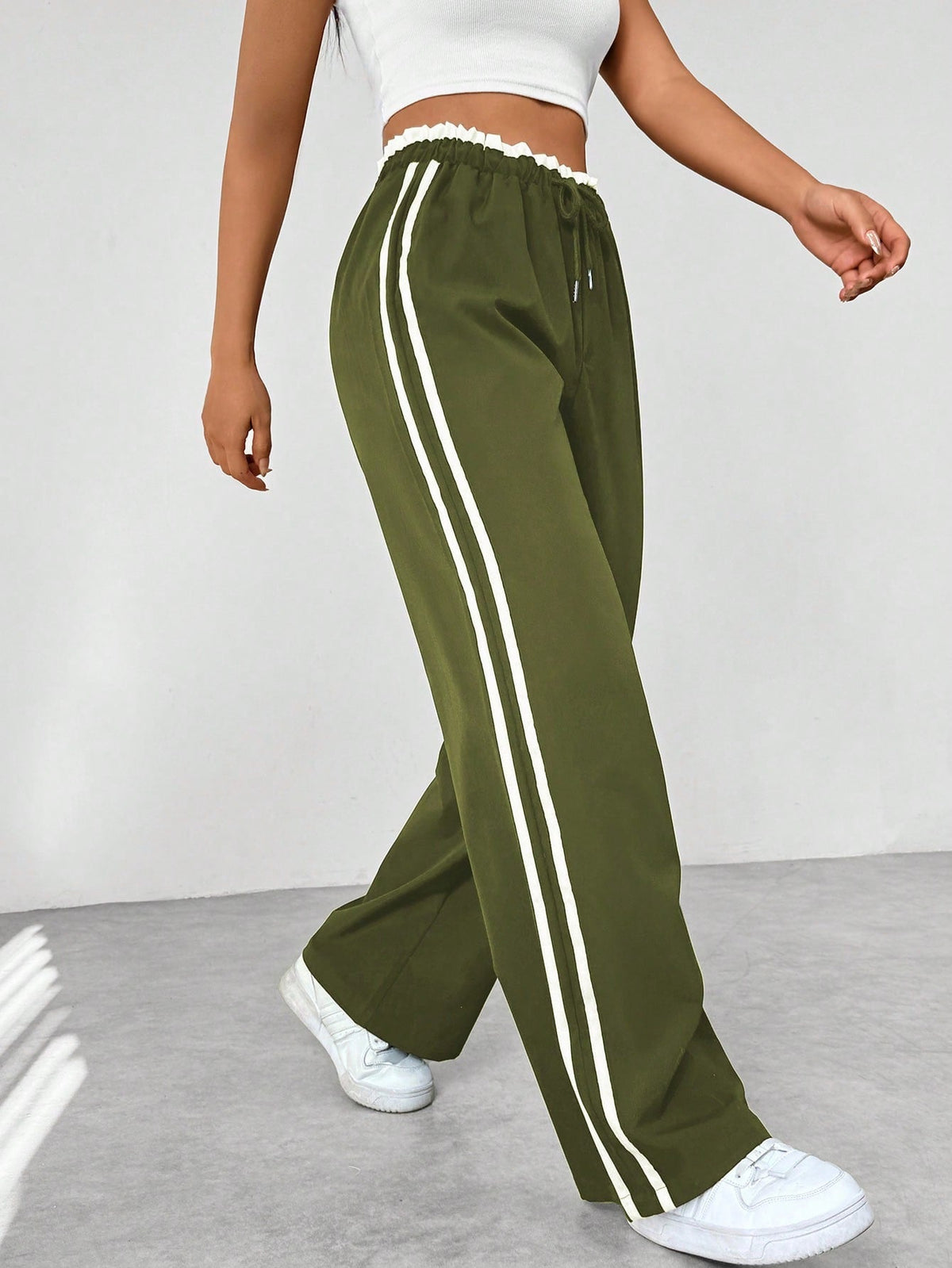 Dames Wide-Leg Sweatpants met Dubbele Zijstrepen en Elastische Taille Legergroen