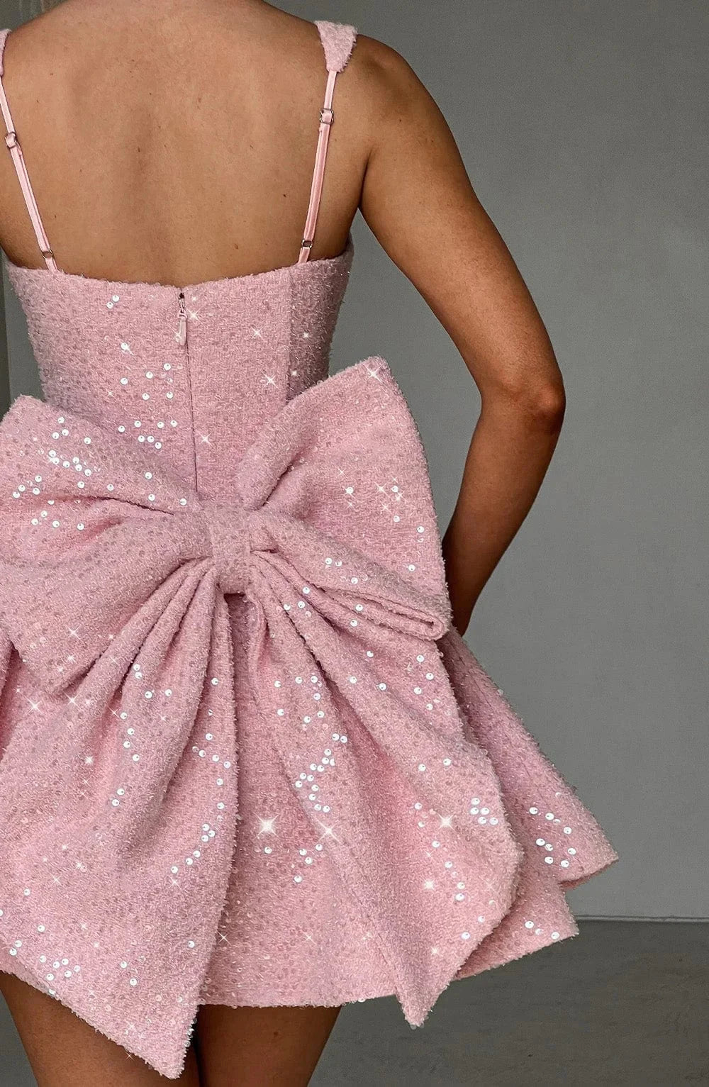 Glitter Mini Jurk met Grote Strik aan de Rug en Verstelbare Bandjes