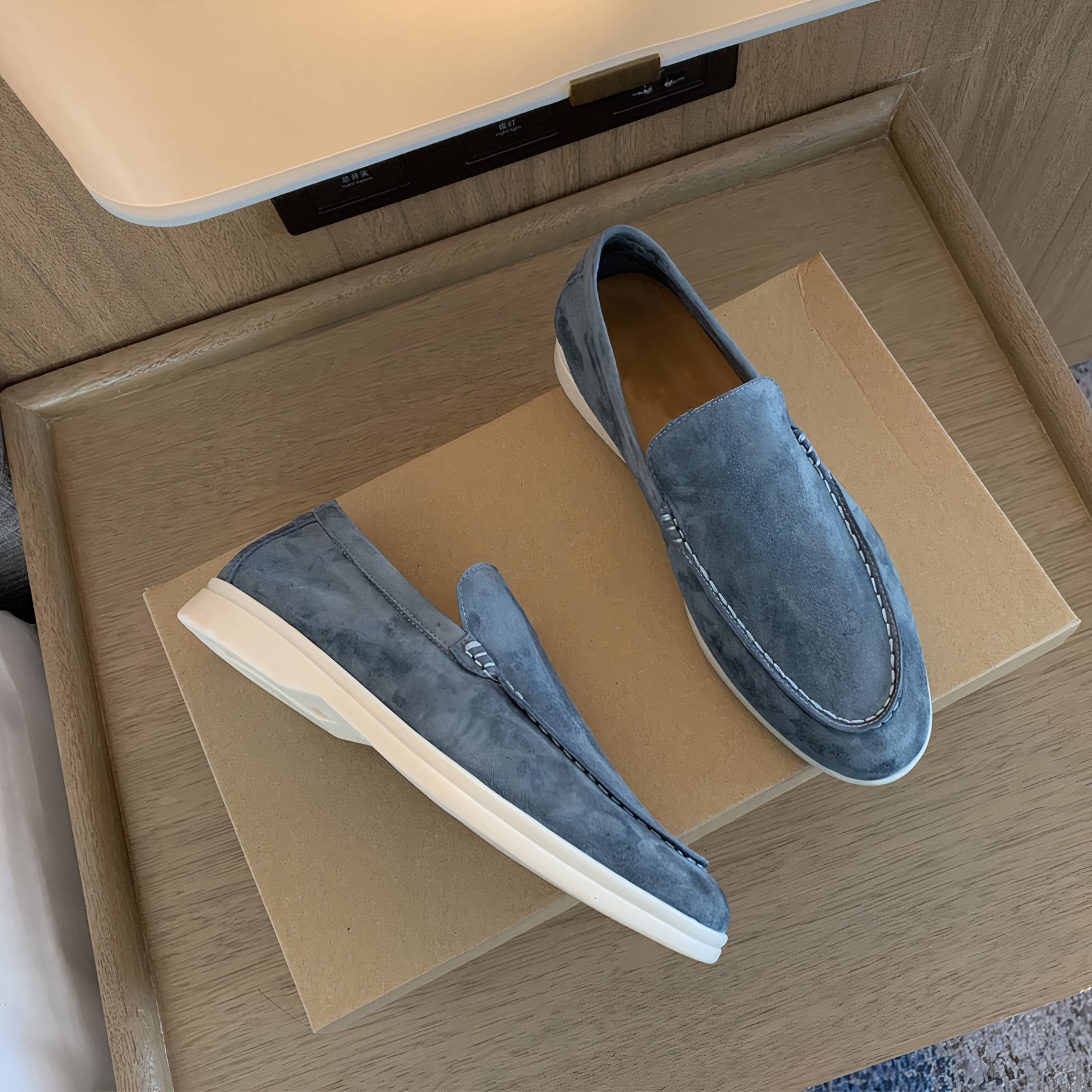 Heren Loafers Slip-On met Ronde Neus en Witte Zool Lichtblauw