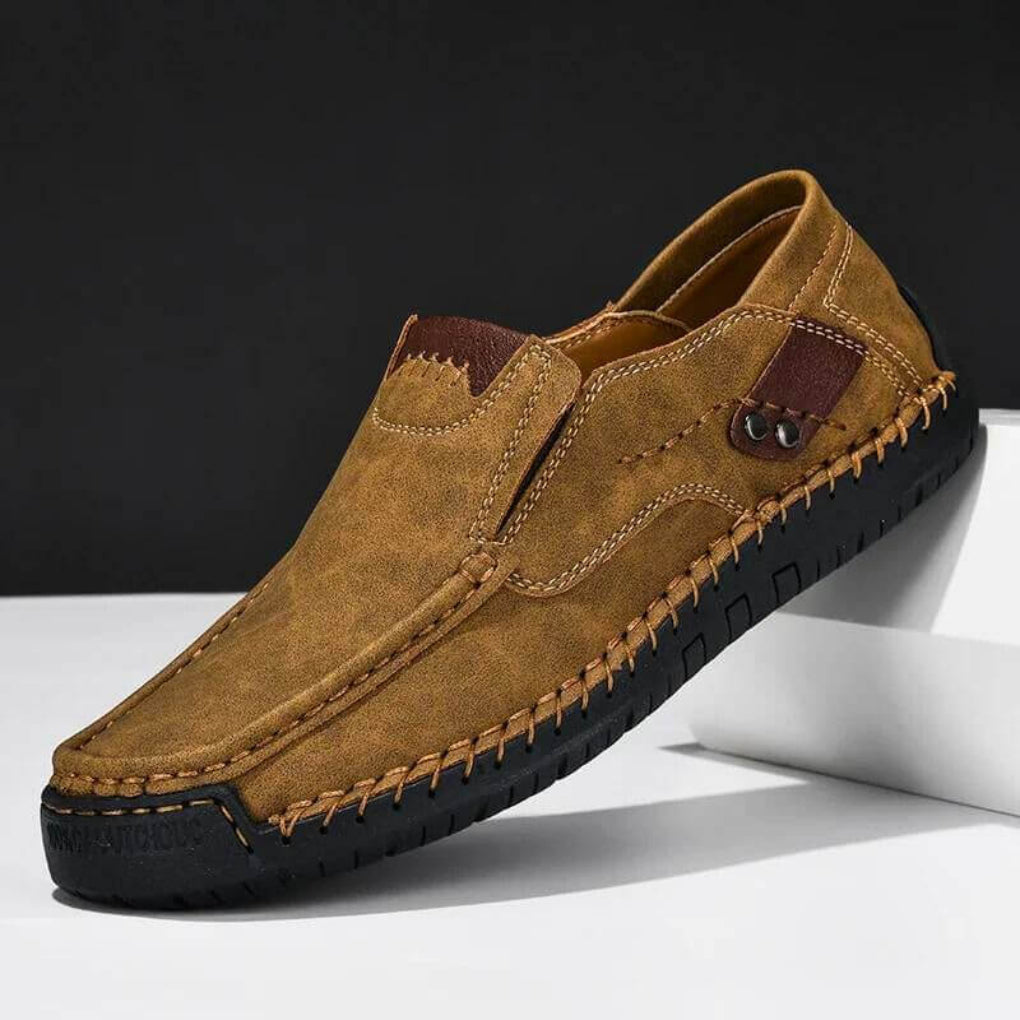 Heren Loafers Slip-On met Stiksel Detail en Vlakke Zool Bruin
