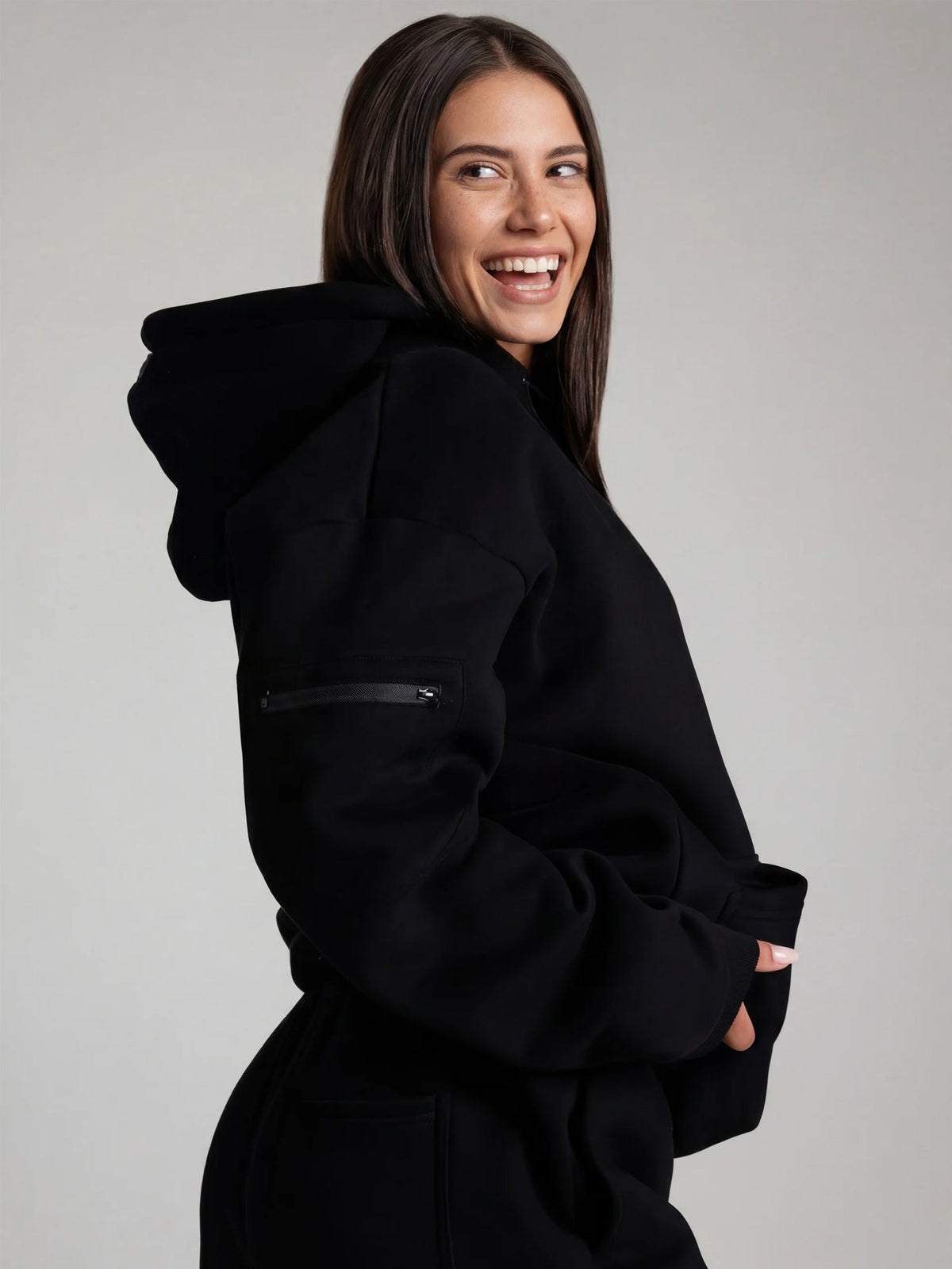 Unisex Oversized Hoodie met Oogmasker, Ritszakken op de Mouwen en Kangoeroezak Zwart